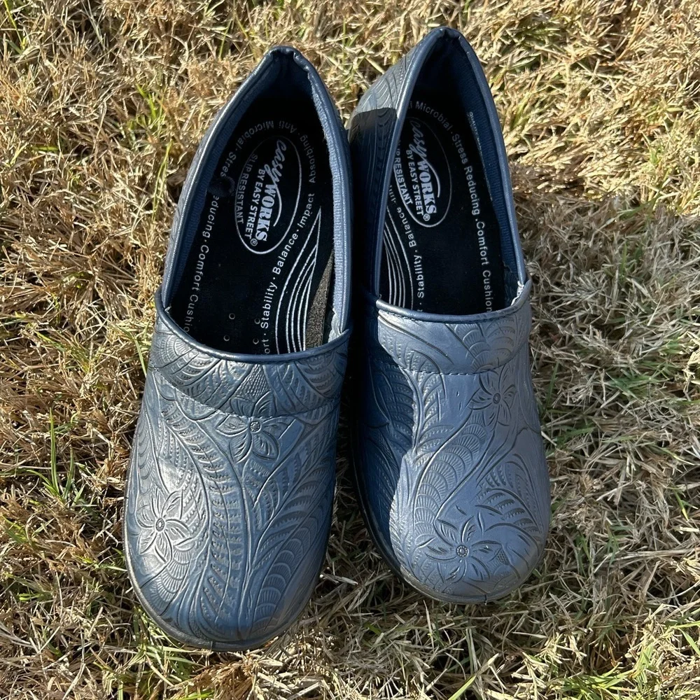 Navy Embossed Slip-On Shoes by Easy Street Lyndee Slip Resistant clogsSz-7.5W. L - Picture 10 of 13
